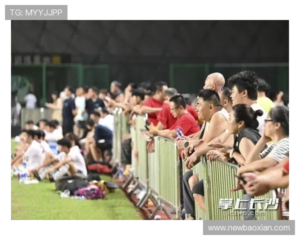 无惧客战 柏太阳神球迷热情助威满场助力球队拼搏争胜 无惧客战 柏太阳神球迷热情助威满场助力球队拼搏争胜